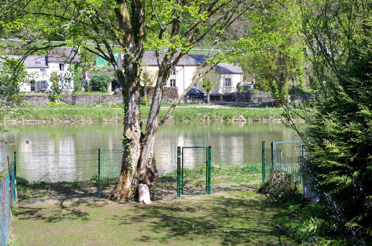 Le Doux Rivage, Proche De Charleville, Jardin Et Acces A La Voie Verte Joigny-sur-Meuse Bagian luar foto